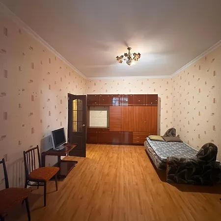 светлая с балконом Apartment Odesa